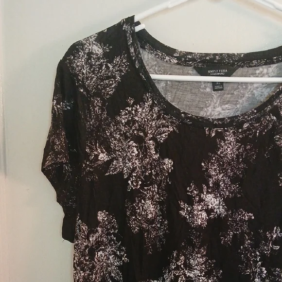 Simply Vera Vera Wang Black Print Short Sleeve Tee - Picture 4 of 11